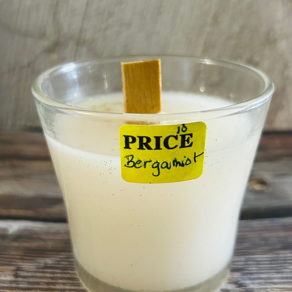 Luxurious Bergamot Wood Scented Candle – Perfect for a Cozy Ambiance - Picture 1 of 7